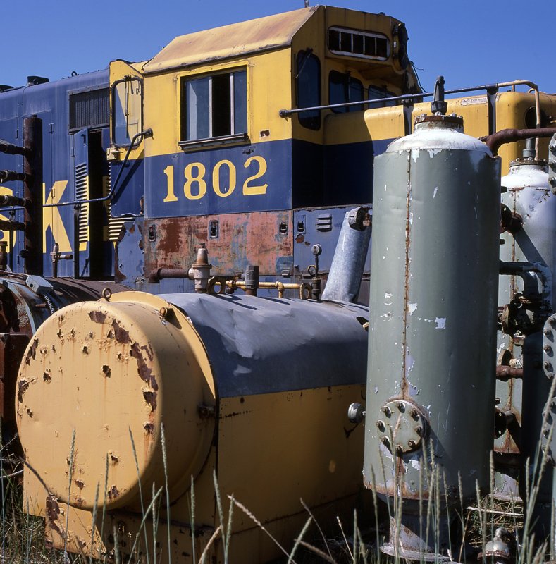Ship Creek Locomotive 1802 & Junk-1 06-17-07.jpg
