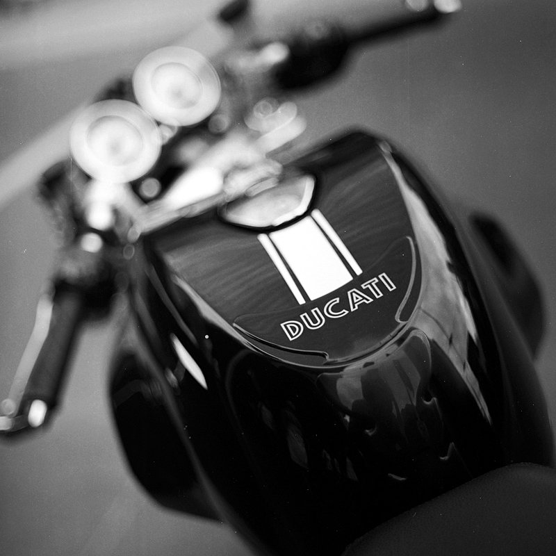 Hasselblad-1600F-Ducati-100.jpg