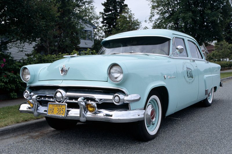 Ford Mainline Classic Car Oscar Gill B&B-4.jpg
