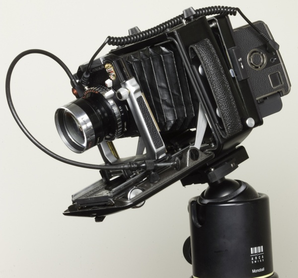 Hassy CFV on 2x3 field camera2.jpg