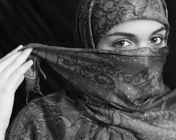 scarf B&W.jpg