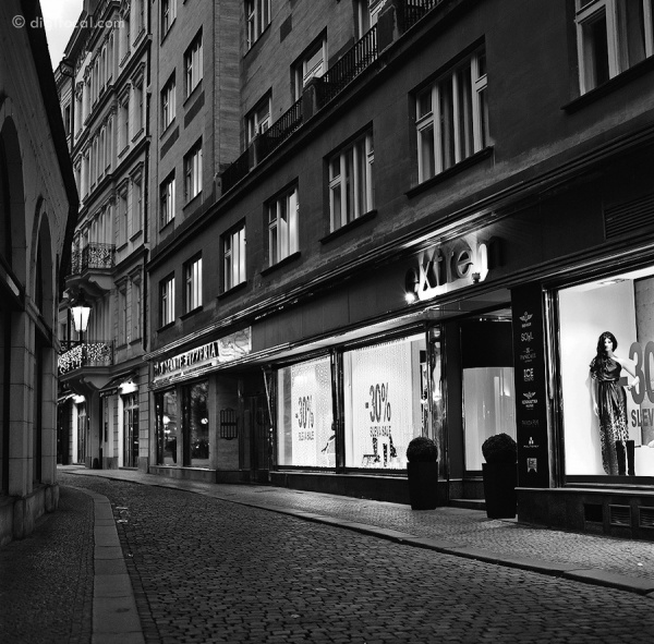 Ilford XP2 Super 400 Prague 010.jpg