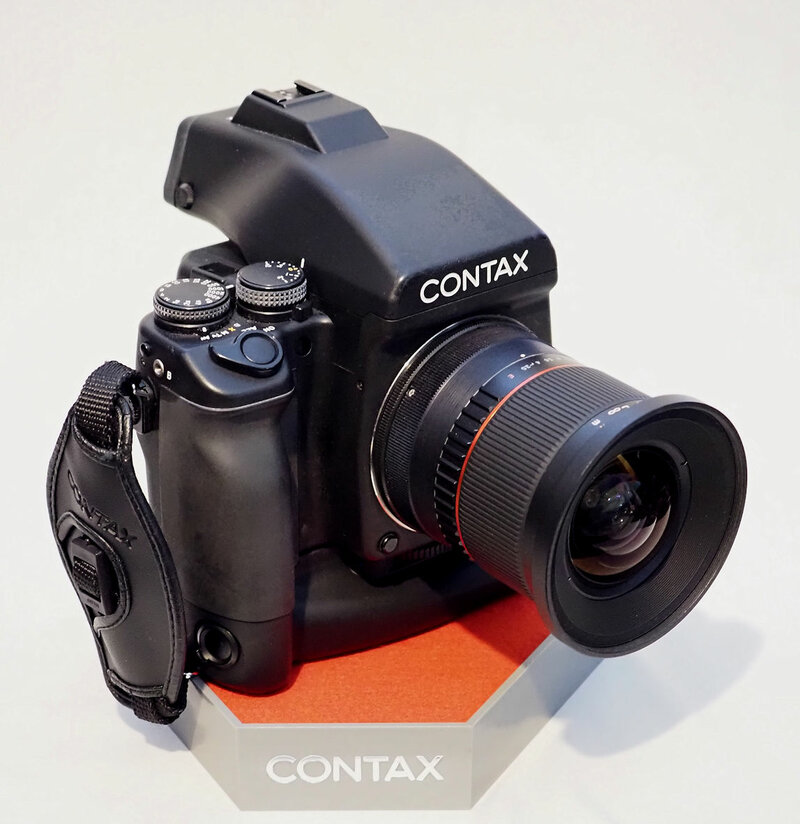 Contax 645 _19mm lens.jpg